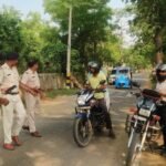 Intensive vehicle checking campaign in Tharthari, drivers in panic due to thorough checking of documents