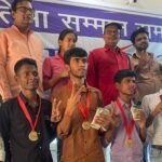 Unique initiative of Genius Factory in Hilsa: Students who scored more than 85% marks were felicitated and their fees were returned