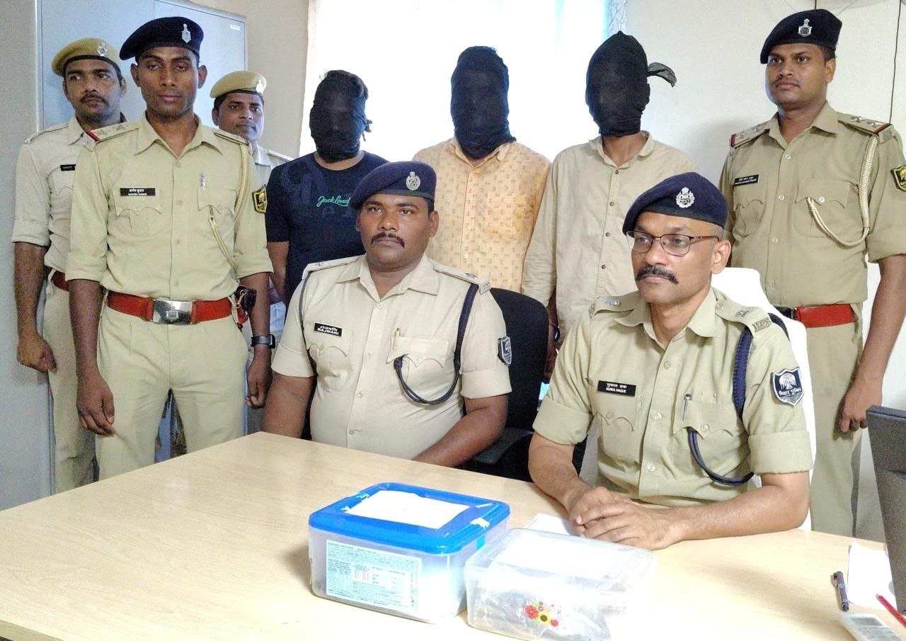 Weapons recovered from XUV during intensive vehicle checking, three arrested