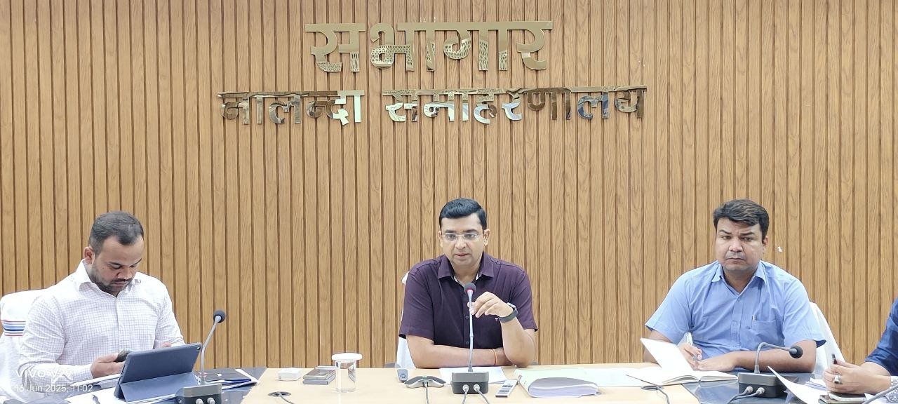 Weekly coordination review meeting chaired by DM, special emphasis given on speeding up schemes and execution of complaints