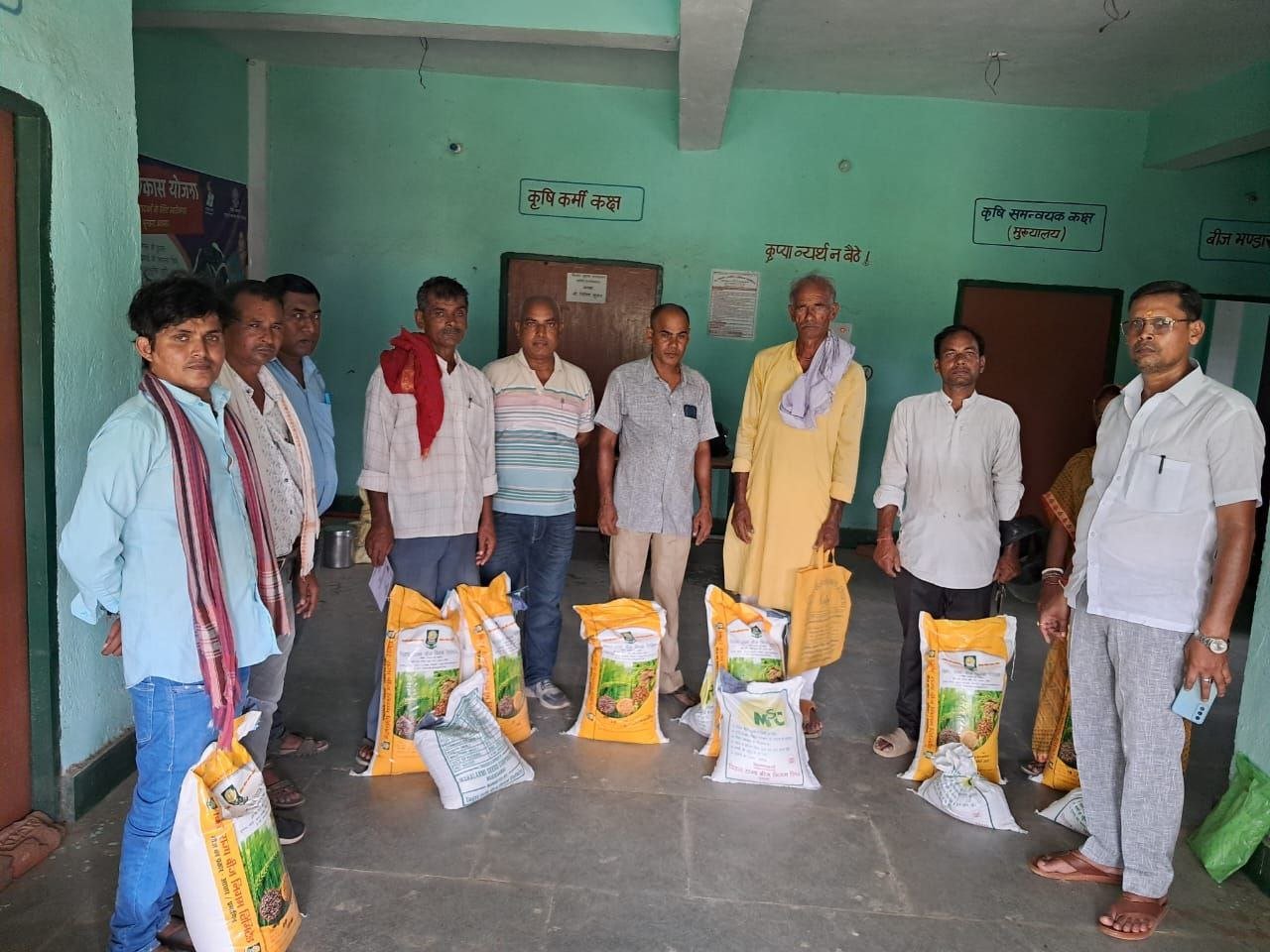 Distribution of seeds of paddy, maize and other crops at subsidized rates started in Rajgir subdivision, enthusiasm among farmers