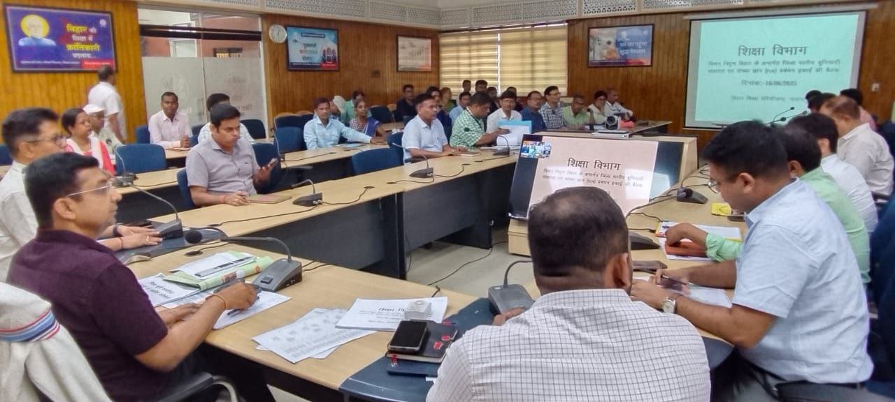 DM gave instructions to make Dr. Ambedkar Samagra Seva Abhiyan effective, emphasis on providing benefits of schemes to the deprived