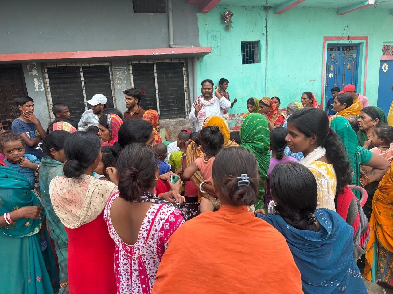 Amar Azad Paswan busy promoting Mahagathbandhan's "My Behan My Maan Yojana", getting full support from women