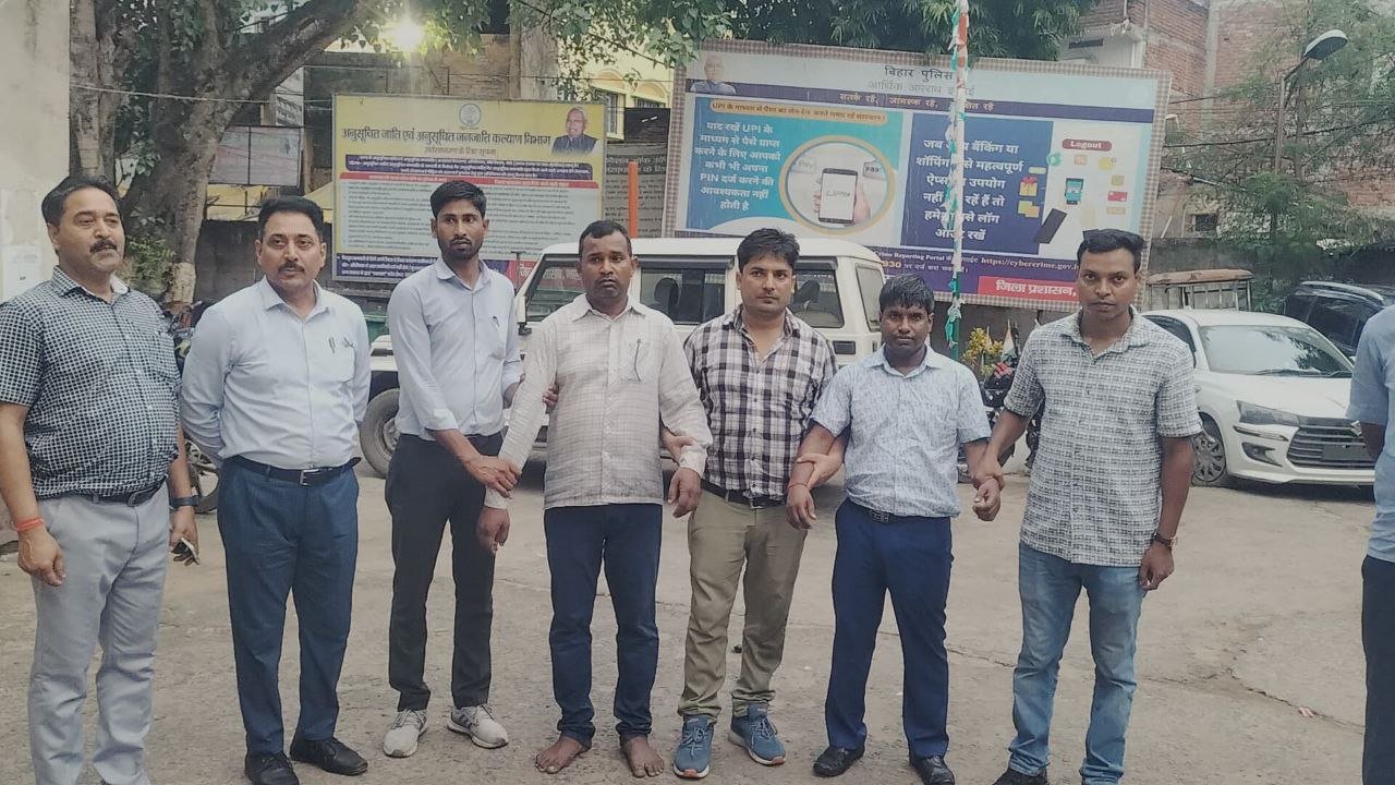 Nalanda DPO and teacher arrested red handed taking bribe of 20 thousand