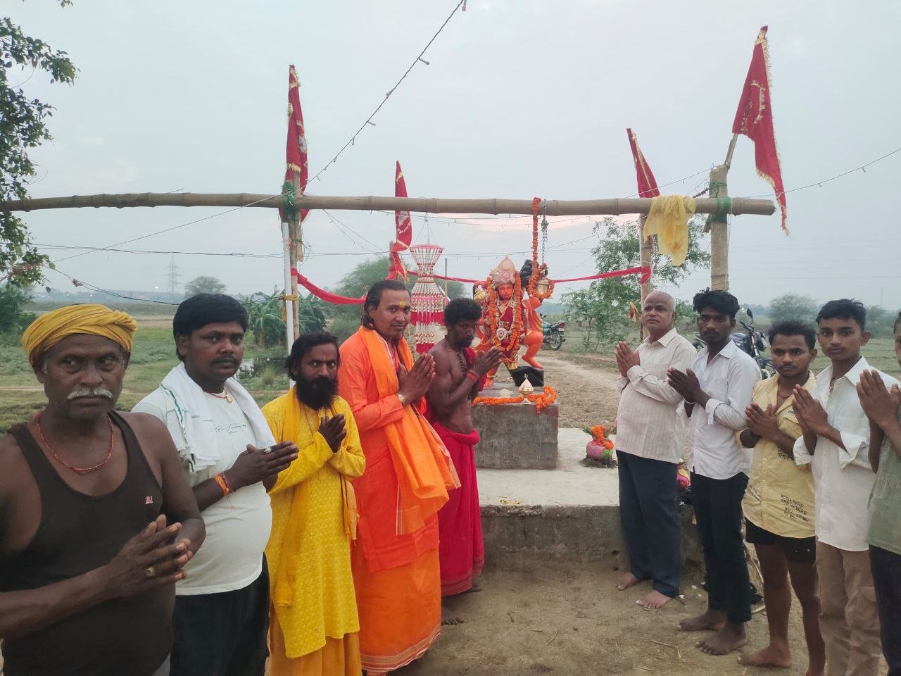 Seven divine pilgrimage priests along with the consecration of Hanuman ji in Garbhuchak village