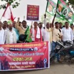 Mahagathbandhan blocked the roads in Tharthari, strong protest against voter revision