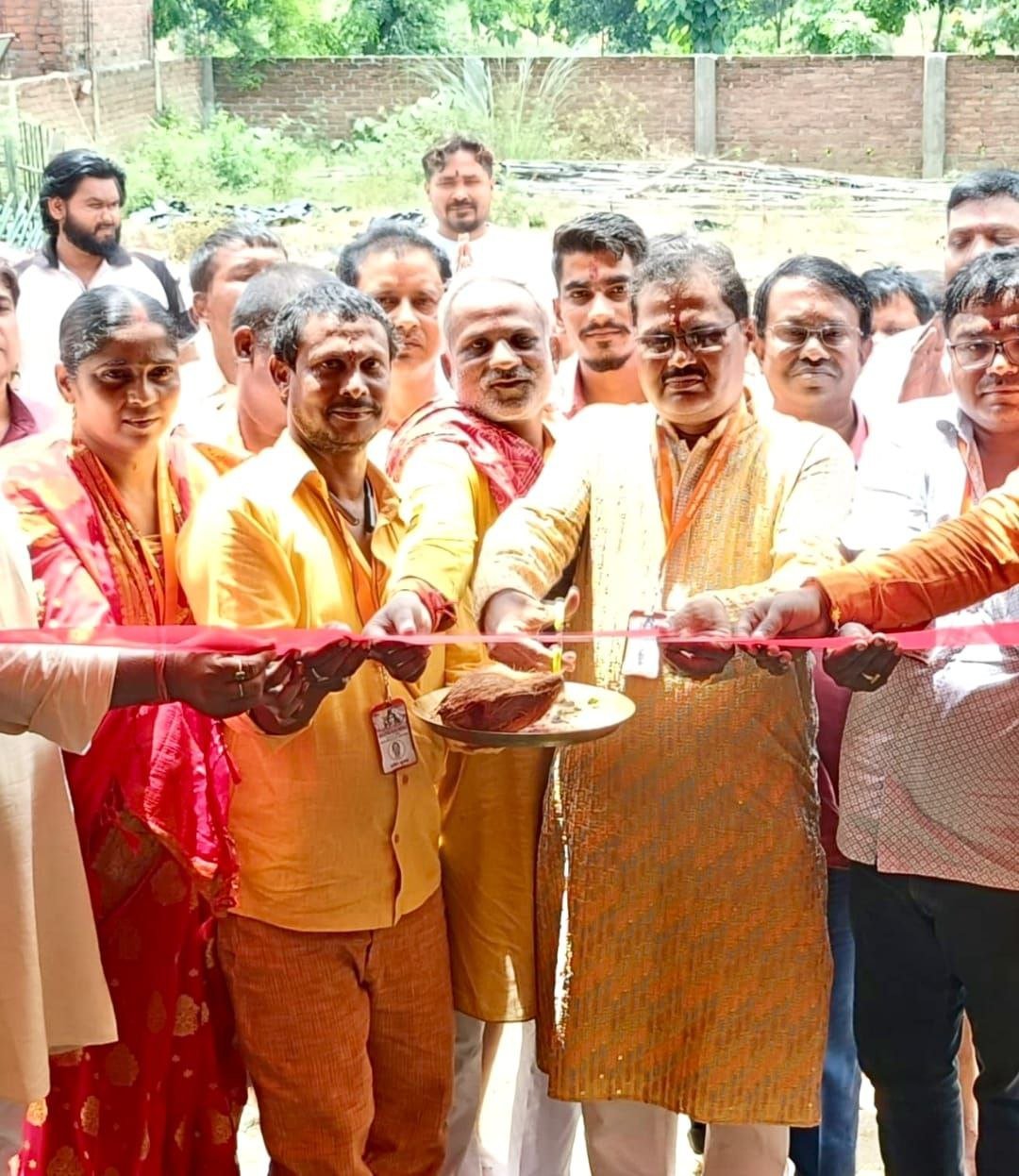 Social worker Arvind Sinha inaugurated the free Kanwaria Seva Camp in Katoria, a huge crowd of social workers from Nalanda gathered