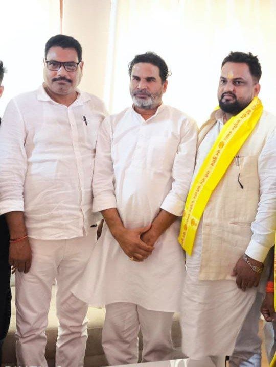 RJD in Nalanda, youth district president Saurabh Mani resigned from the party, joined the Jan Suraj Party