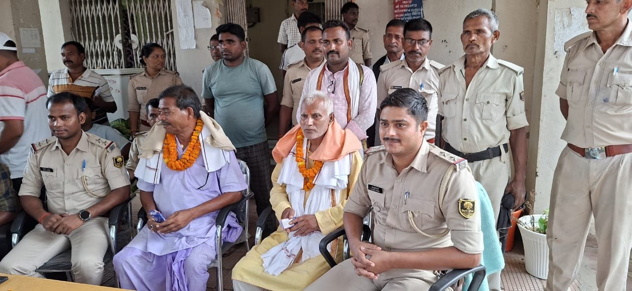 Retired Chowkidars were given farewell with respect, SHO saluted them