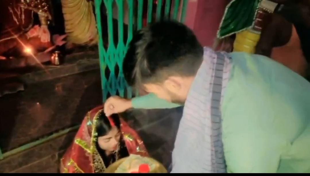 Inter-caste lovers got married in Baba Bakhtaur temple, family was not agree