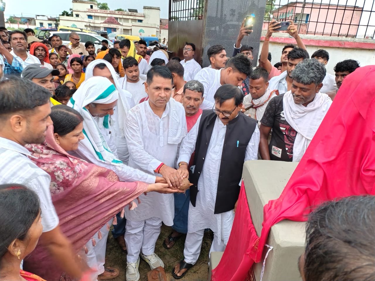 With the unveiling of the statue of Karpuri Thakur, Jan Suraj paid tribute to the pioneer of social justice