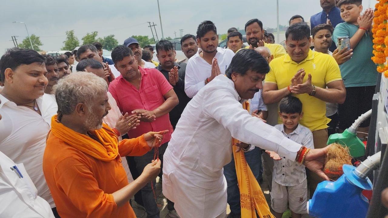 "Asthawan gets a modern fuel center, JDU leader said while inaugurating it - a meaningful initiative towards regional development"