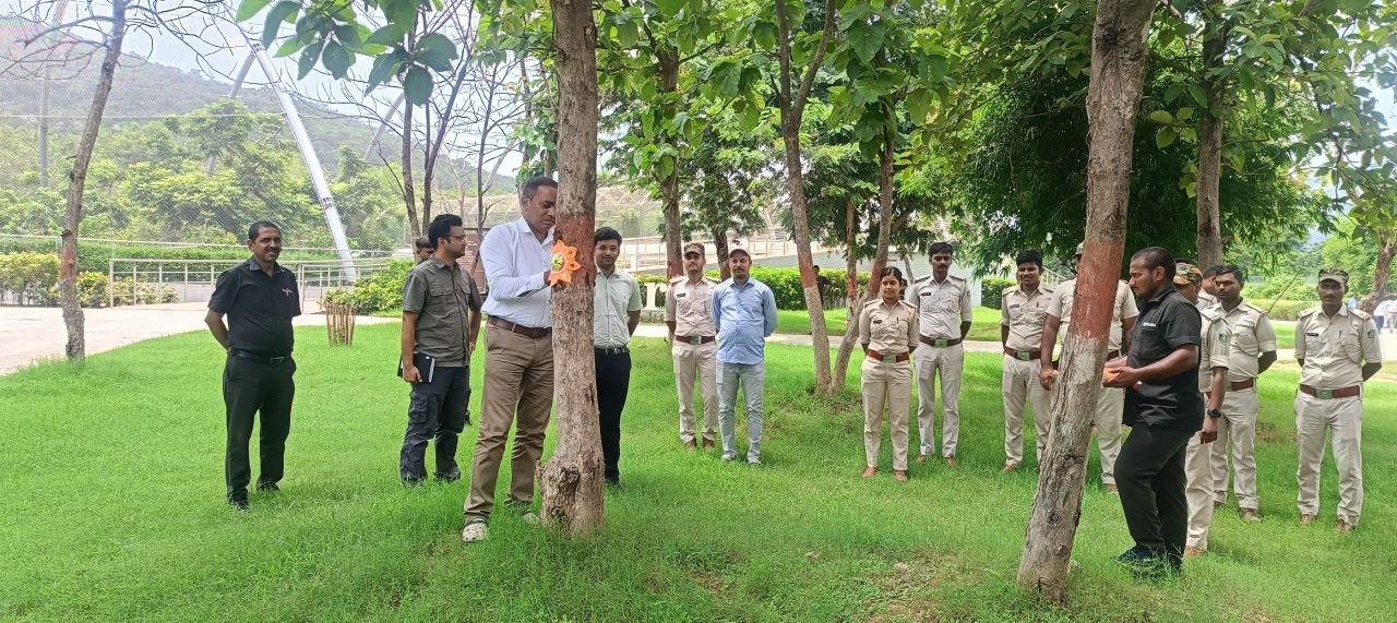 Tree Protection Day in Rajgir Zoo Safari: Message of nature protection given by tying Rakhi to trees