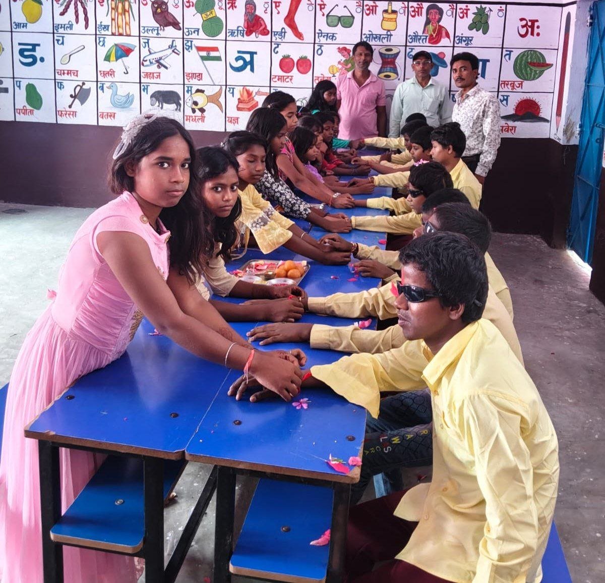 On Rakshabandhan, the girl students of Hasanpur tied Rakhi to the visually impaired children and prayed for their long life