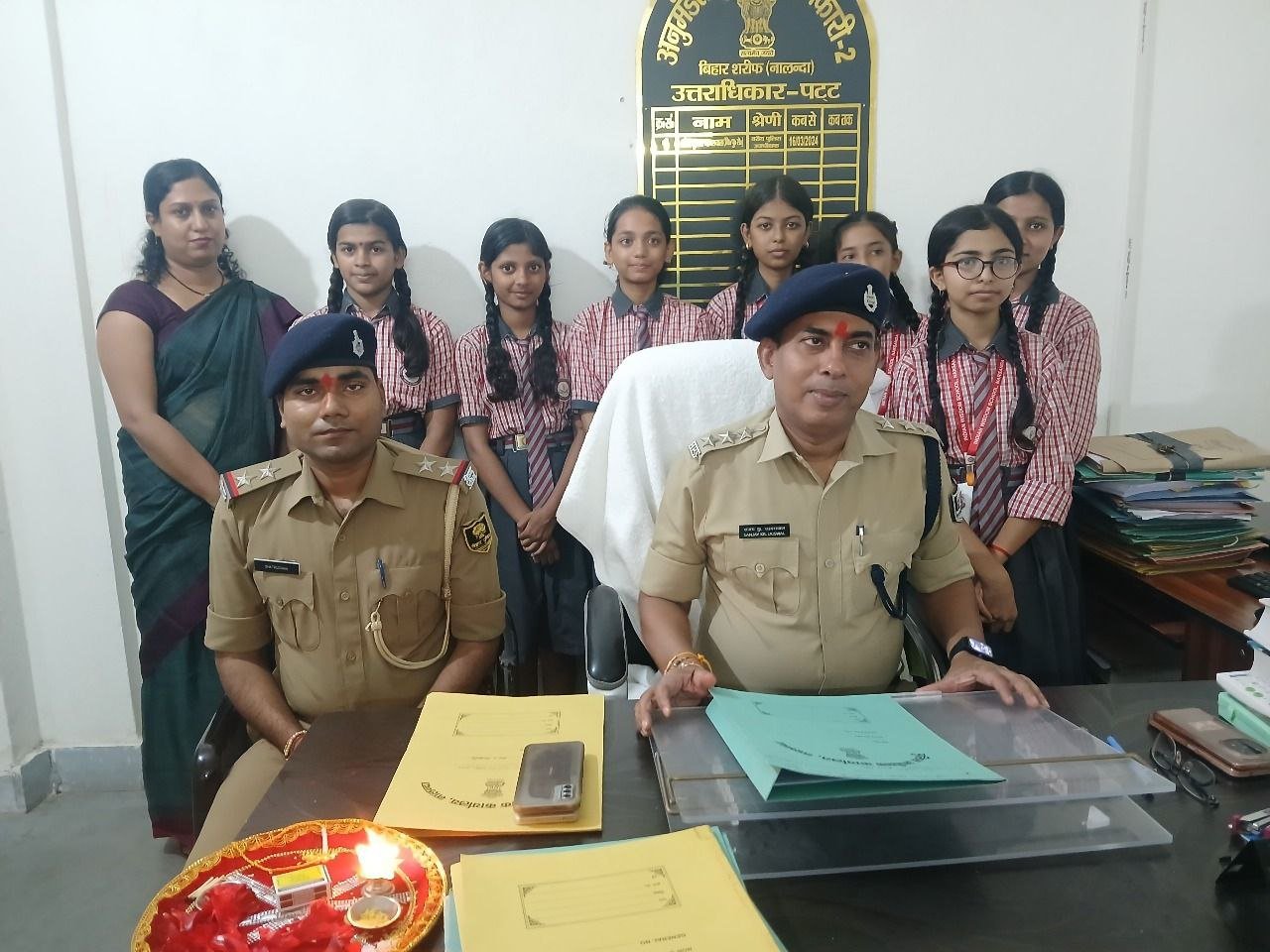 Children of Bhartiya Wisdom School celebrated Rakshabandhan by tying Rakhi to police and electricity workers