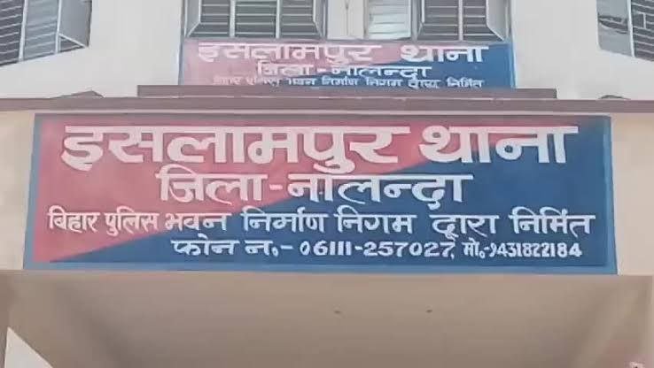 "Due to a family dispute in Gulzarbagh, the husband killed his wife with a spade and absconded"