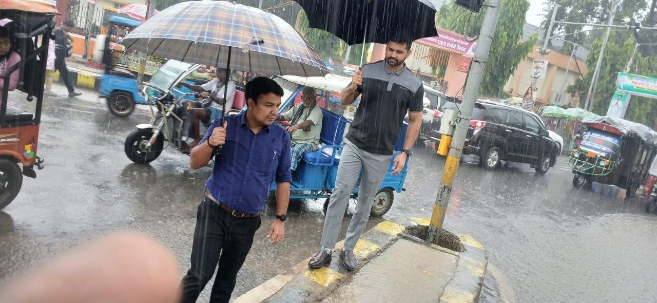 "After the rain, the Municipal Commissioner inspected the city and gave instructions to remove waterlogging"