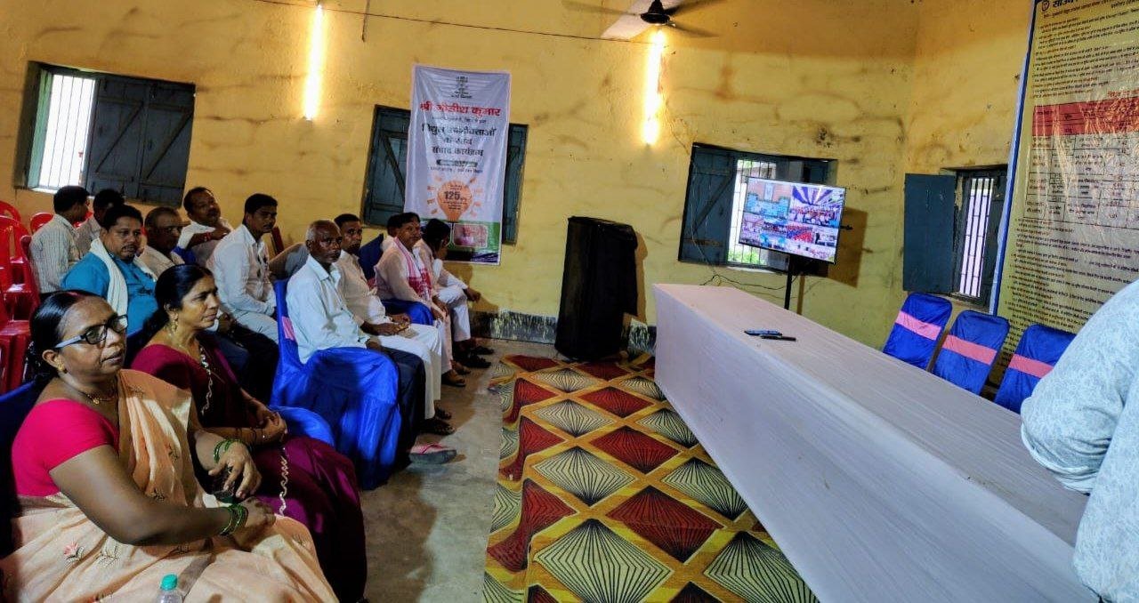 Enthusiastic participation of villagers in the Chief Minister's dialogue program in Ben, expressed happiness over 125 unit free electricity scheme