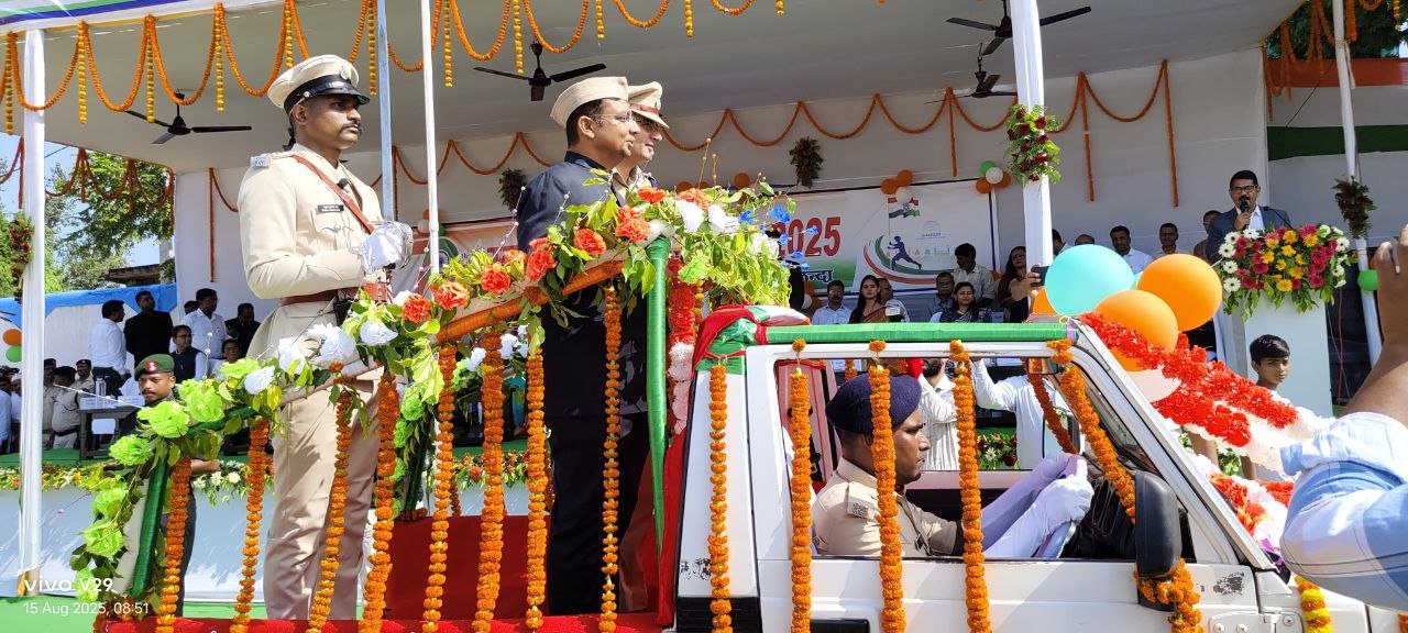 79th Independence Day was celebrated with great pomp in Sogra High School, Bihar Sharif, those who did excellent work were honored