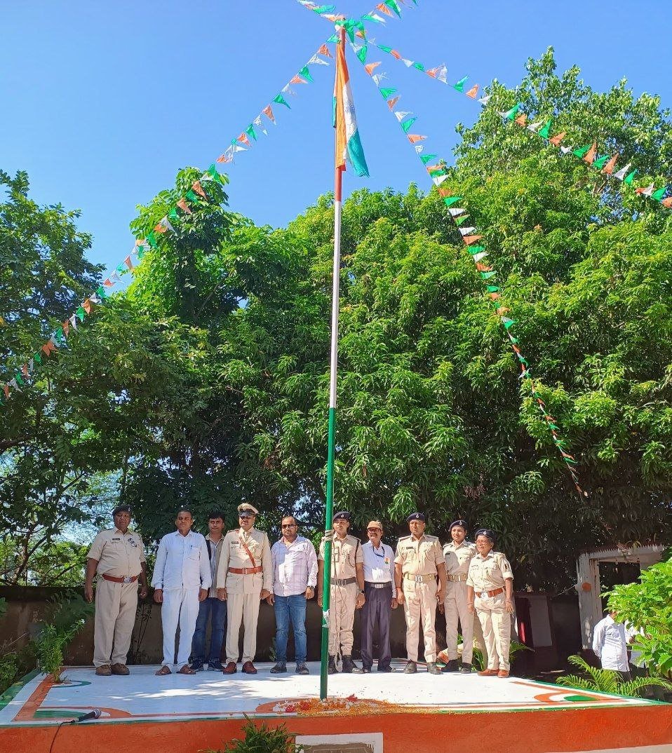 79th Independence Day was celebrated with enthusiasm in Khudaganj police station