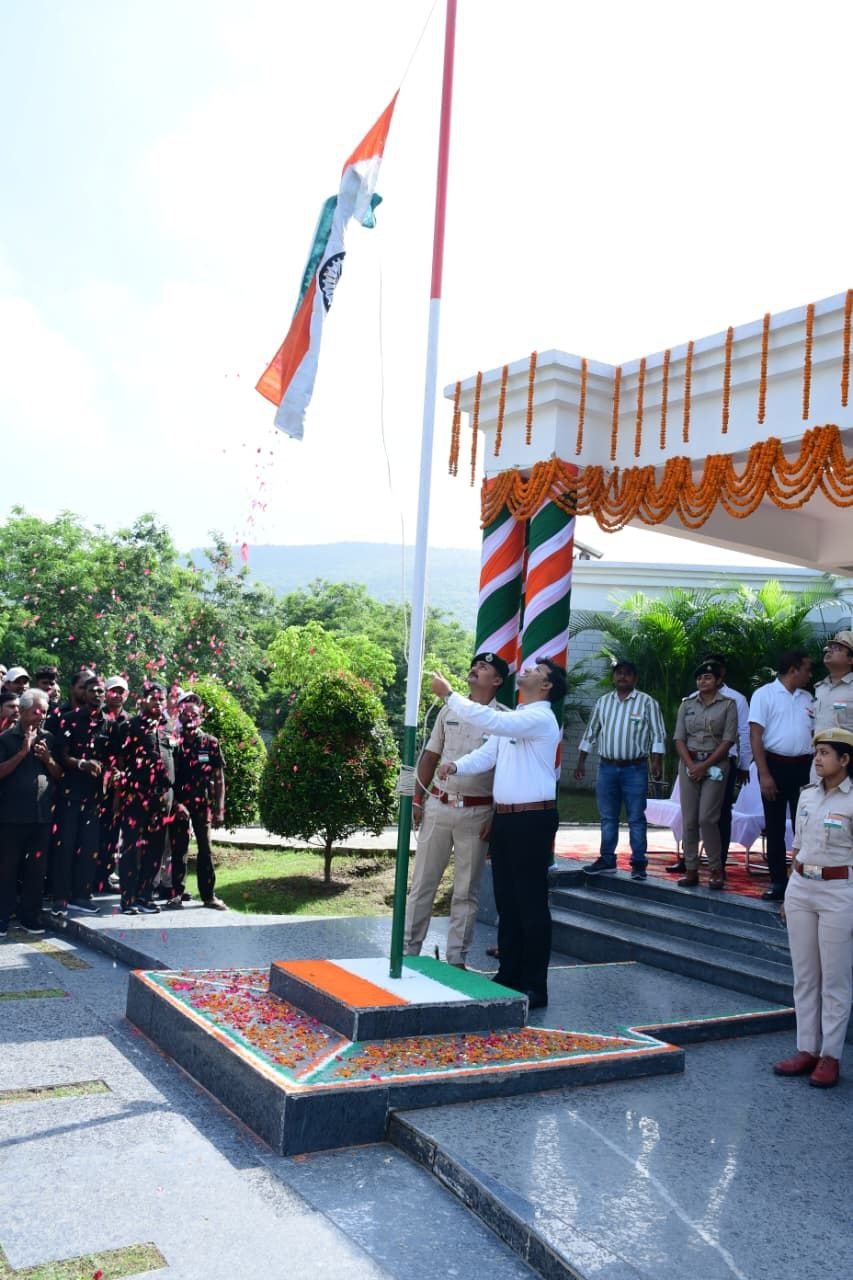 Flag hoisting on Independence Day at Rajgir Zoo Safari, outstanding personnel were honored