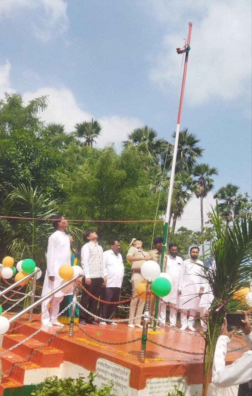 "Independence Day celebrated in Qatrisarai, patriotic fervour resounded in honour of the tricolour"