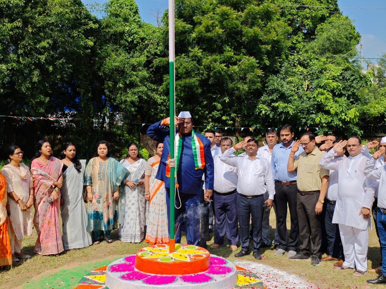 79th Independence Day was celebrated with great pomp in Nursarai, tricolor was hoisted in institutions