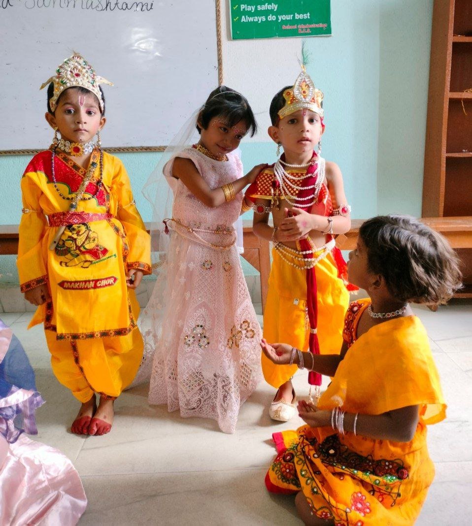 Krishna Janmashtami was celebrated with great pomp in Bihar Central School, tableau of Krishna-Sudama was presented"