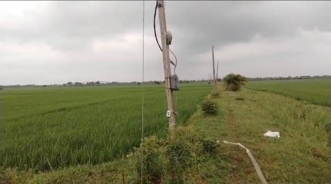 Thieves cut the electricity wires from 25 poles in Kalyan Bigha