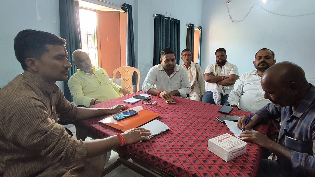 20-point meeting in Asthawan: Officers asked for answers on check dams, playgrounds, health services and power theft