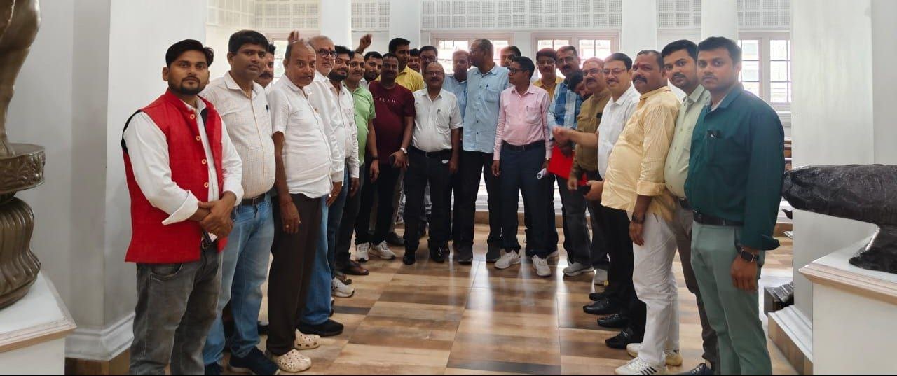 Clerks' strike continued on the 22nd day, government accused of irresponsible attitude