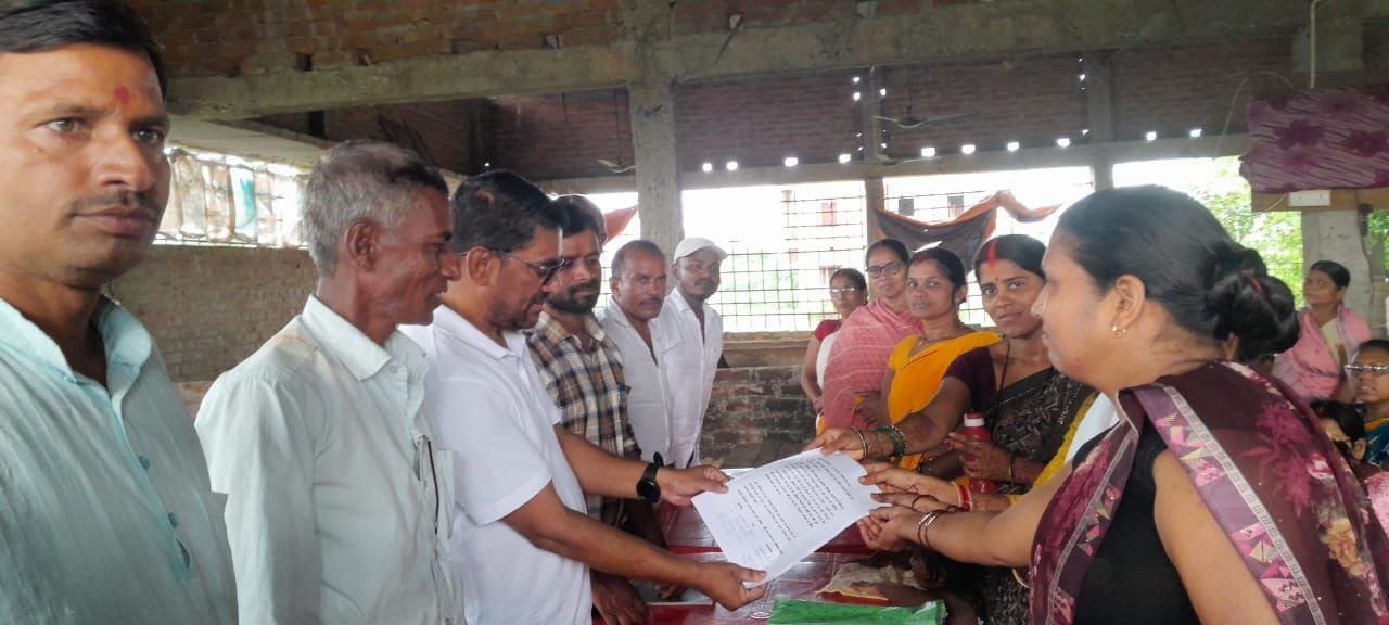 Despite the honorarium being doubled, Jeevika cadre is deprived of payment, demand for identity card also arose in the meeting