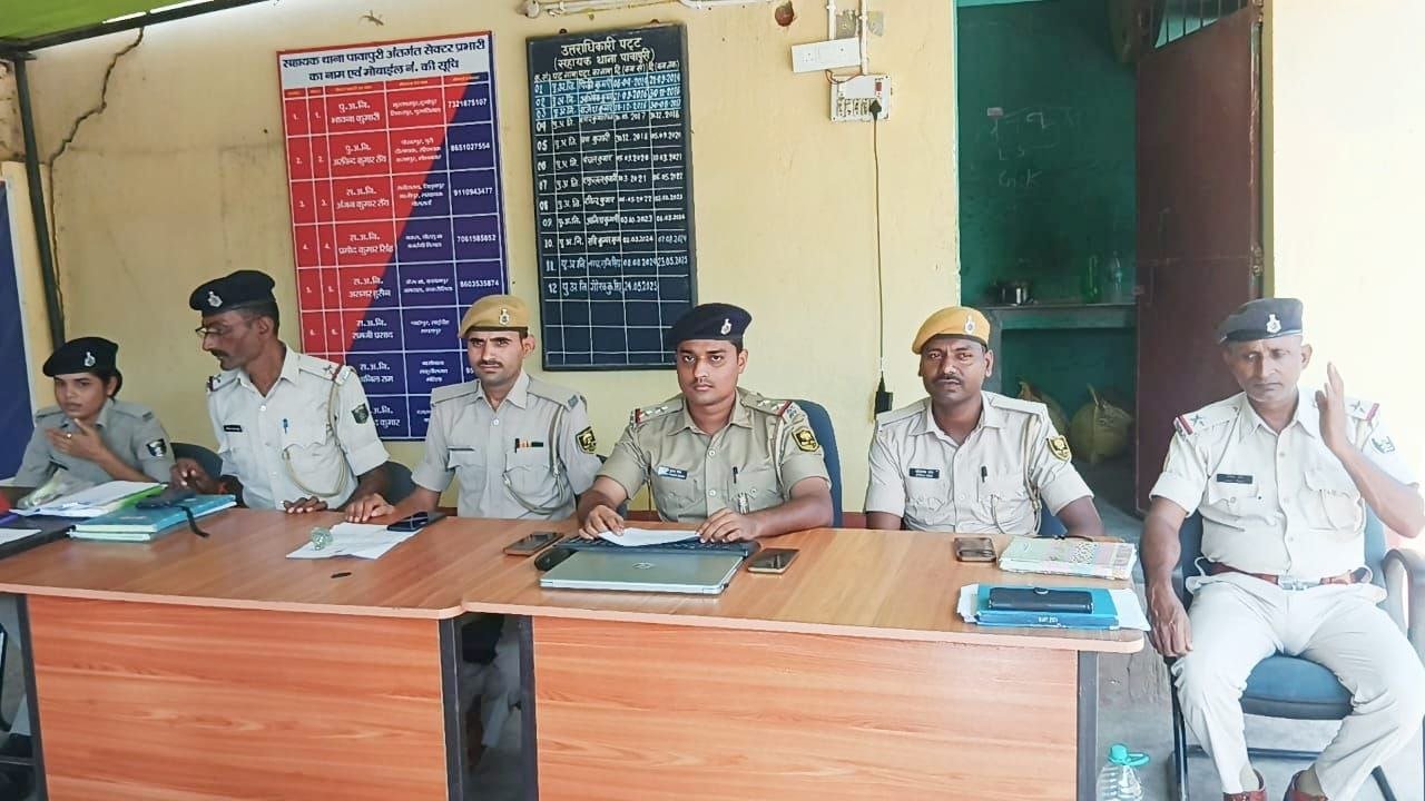 “Major action by Pavapuri police: A huge consignment of English liquor and beer recovered from a saw machine store”