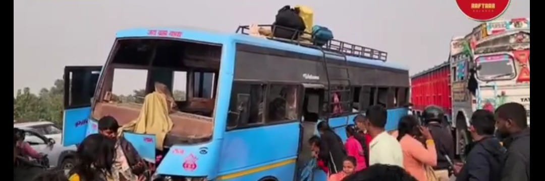 Bus returning from wedding met with an accident on Kanchanpur Overbridge, one dead