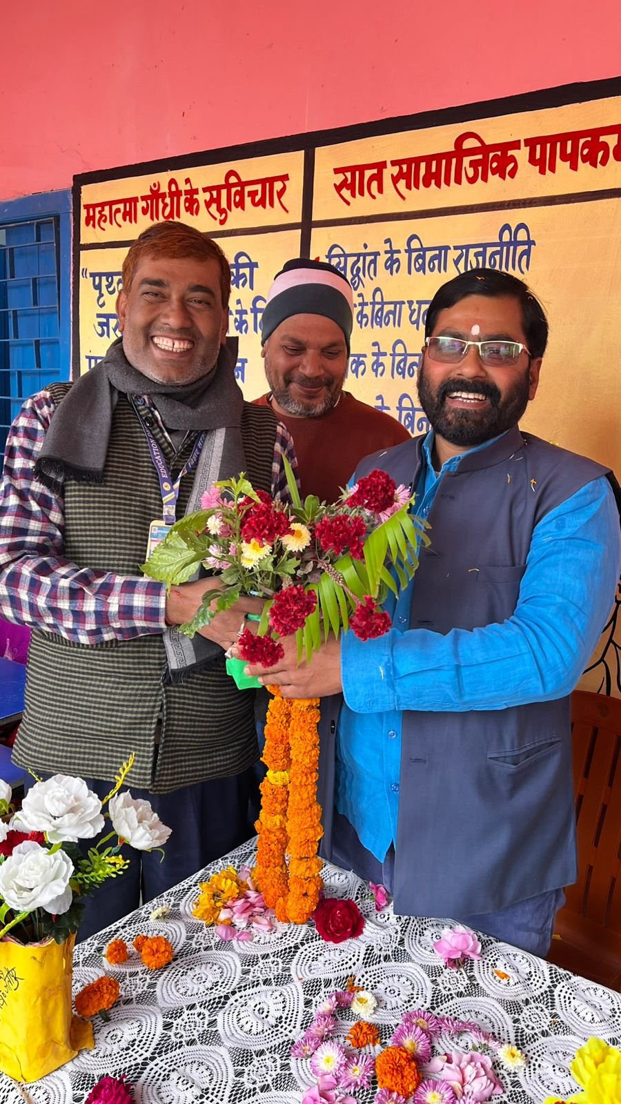Birthday feast at Primary School Jaitipur, 101 students ate the meal
