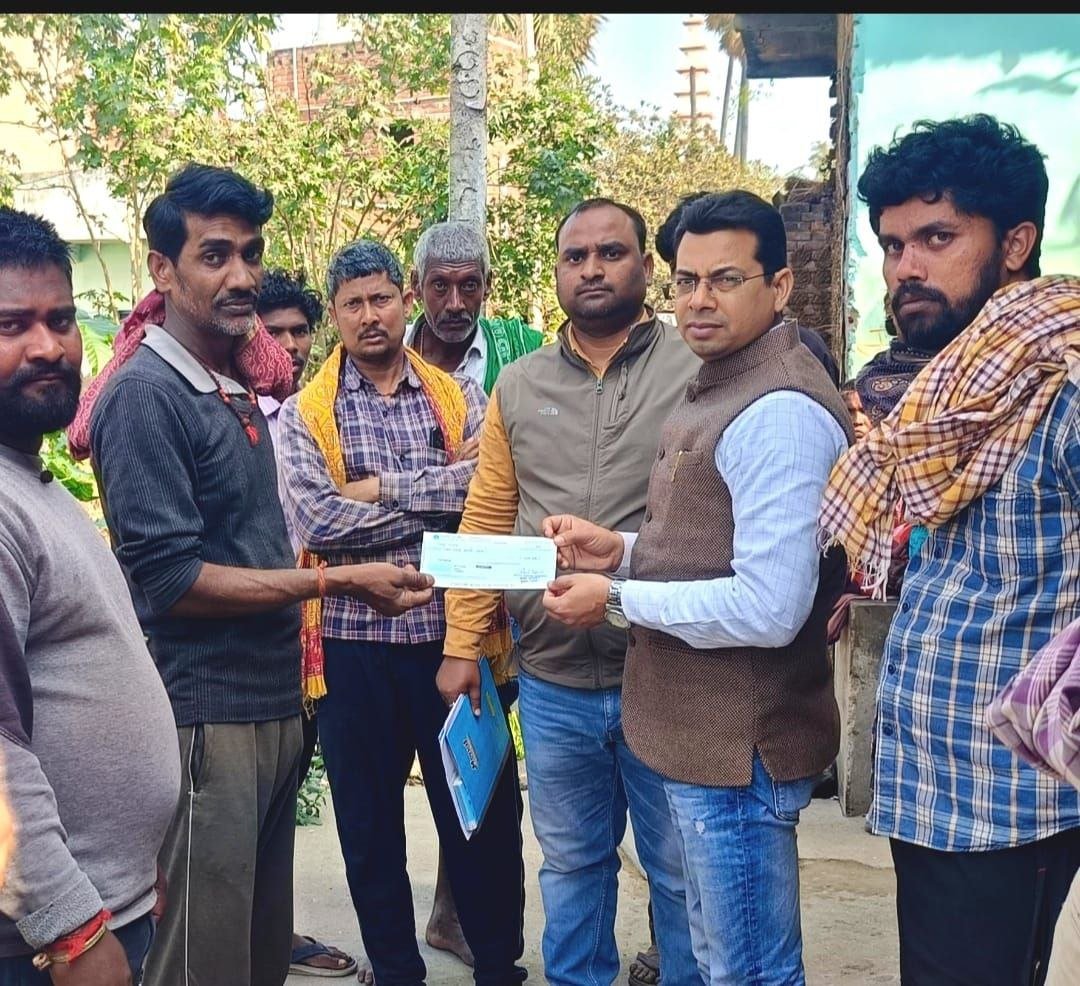 An elderly man died in the fire at Haraul village; his family received four lakh rupees in assistance.