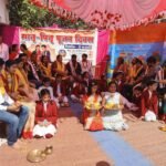 Children expressed their respect on Mother-Father Worship Day, parents became emotional