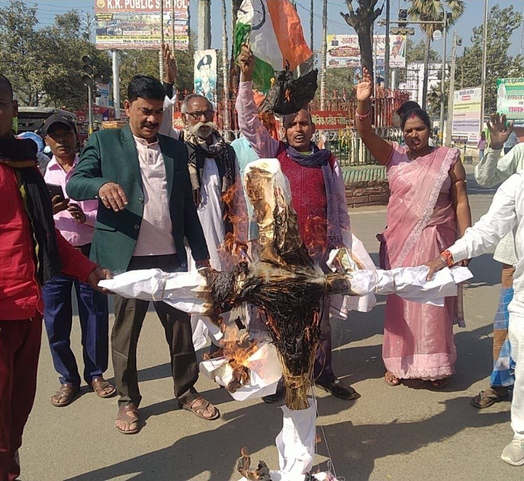 Protest against Anand Vijay, burning of effigy and demand for investigation