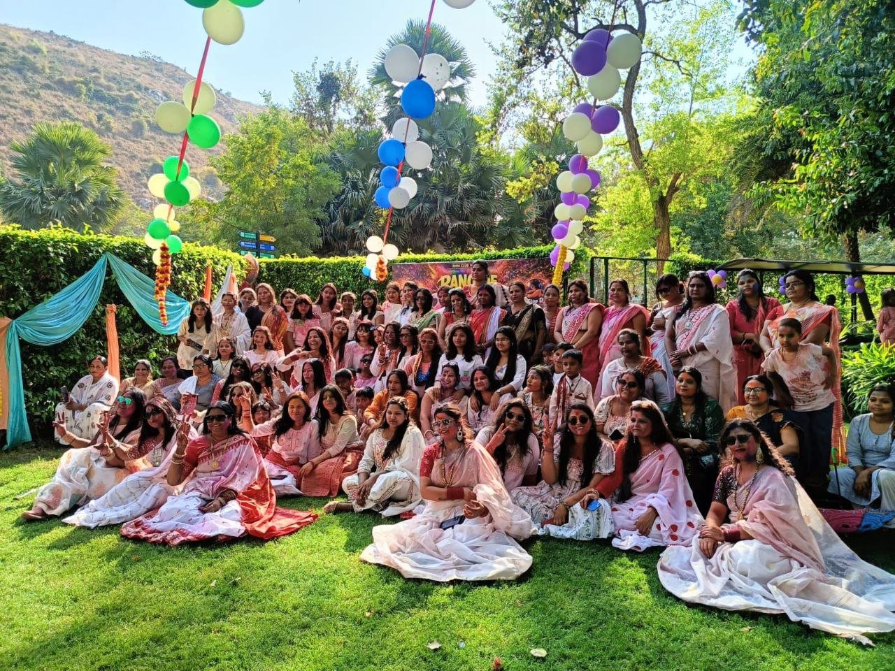 'Rang De Rajgir' programme organised at Pandu Pokhar, women celebrated Holi in a harmonious manner.