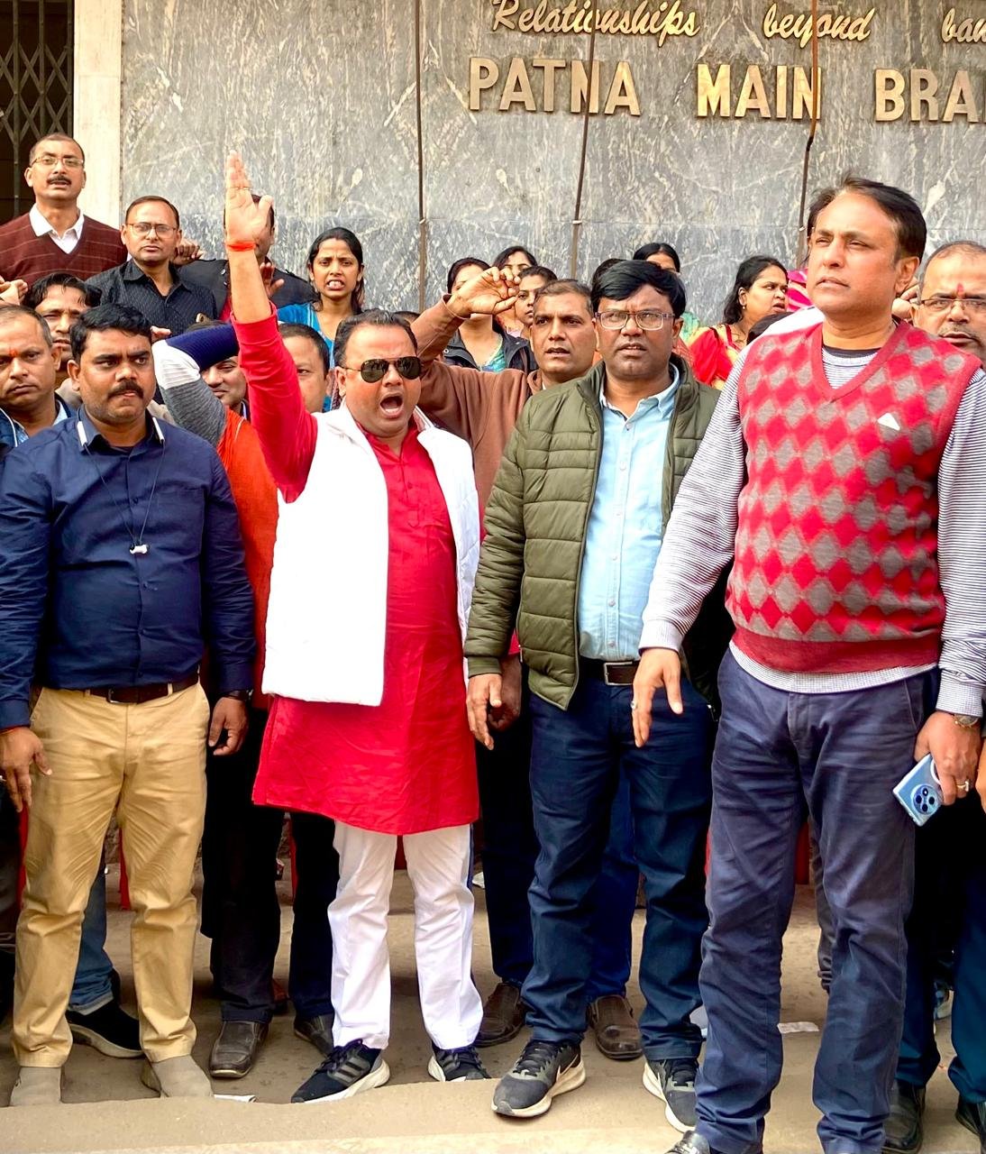 Bank employees to join nationwide strike on February 12 against new labor laws