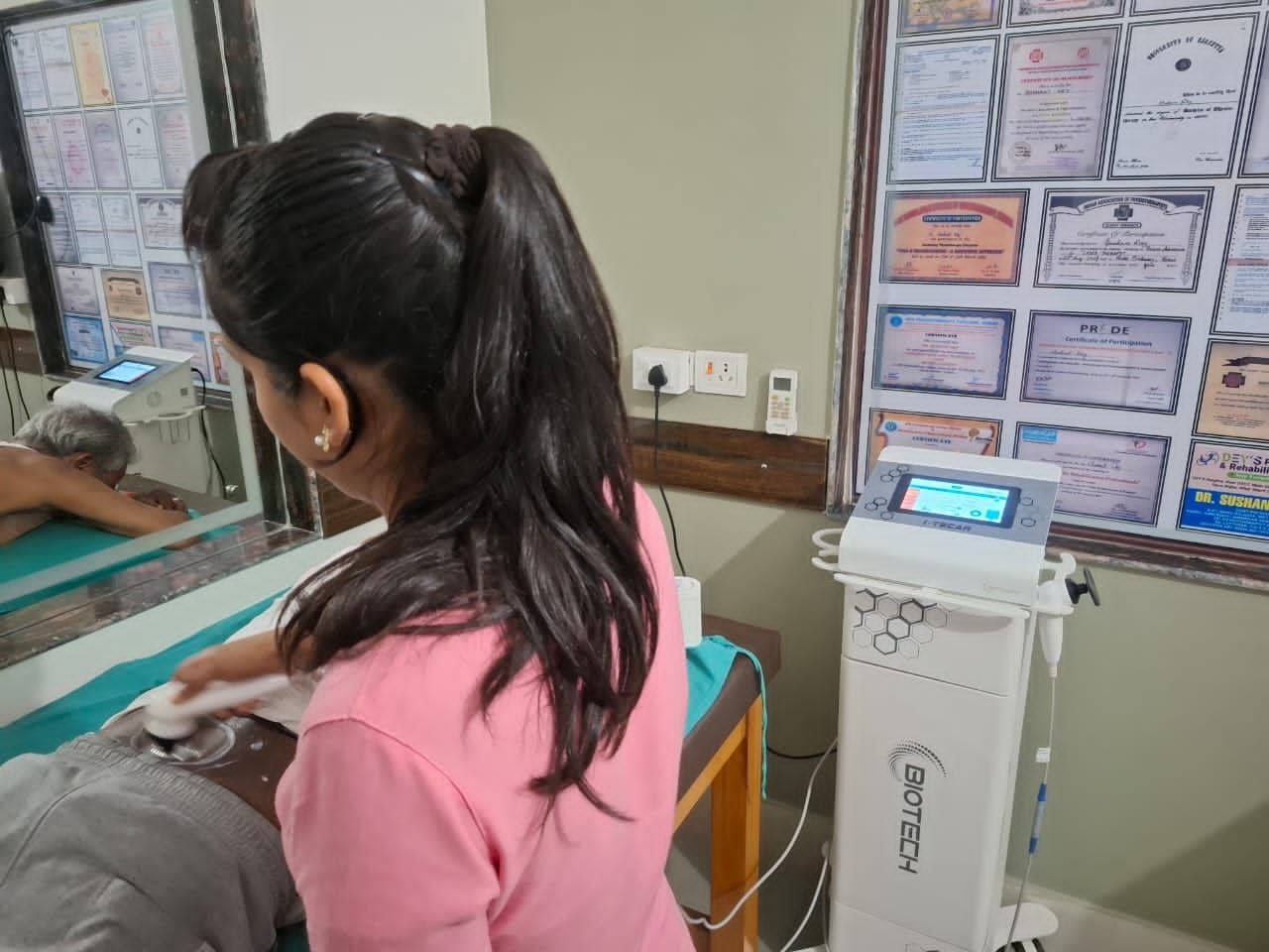 A modern physiotherapy center in Bihar Sharif has proven to be a boon for the public, offering relief from pain and erectile dysfunction through shockwave therapy.