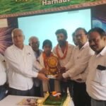 Divya Kumari of Harnaut brings honor by securing 481 marks in the Matriculation examination; a grand felicitation ceremony was held at her school.