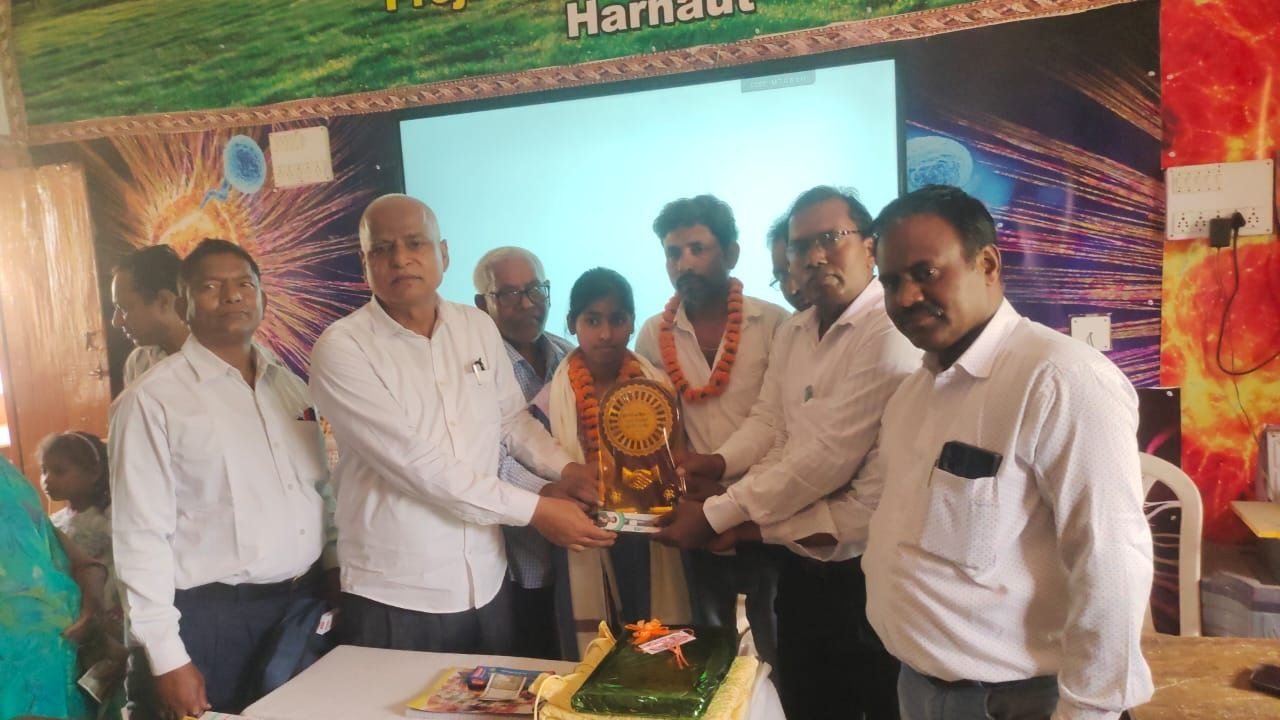 Divya Kumari of Harnaut brings honor by securing 481 marks in the Matriculation examination; a grand felicitation ceremony was held at her school.