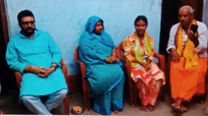 Mansi, daughter of a driver, brought glory to Jehanabad by securing ninth position in matriculation.