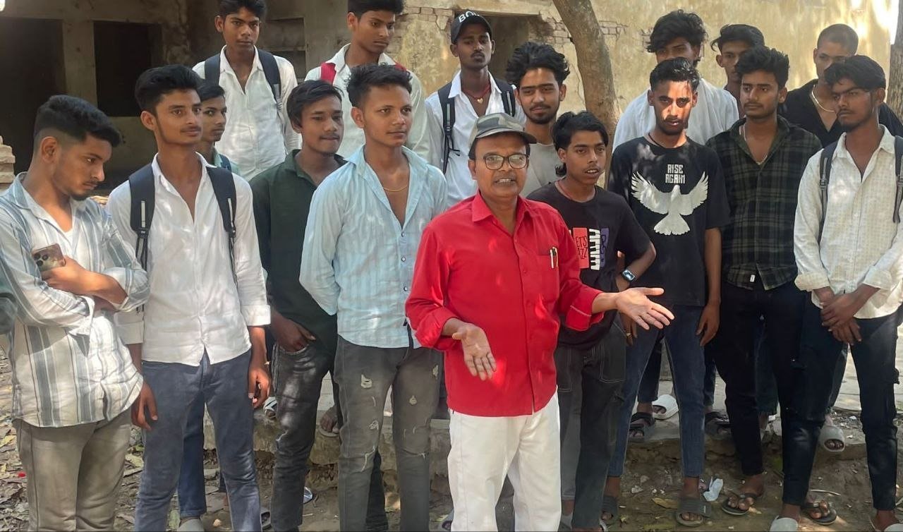 Awareness Campaign Against Dry Drugs in Hilsa: Dr. Manav Administers De-addiction Pledge to Youth