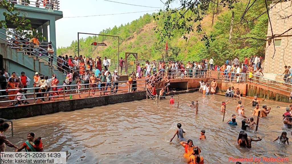 Despite the revised fees, crowds of tourists flocked to Kakolat; nearly seven thousand visitors arrived in a single day.