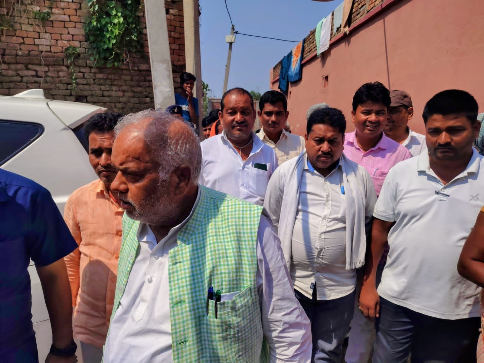 Minister Shravan Kumar Arrives in Hariompura, Consoles Bereaved Family