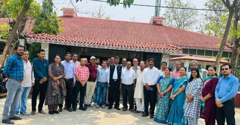 Vice Chancellor visits Nalanda College, reprimands teachers for coming late