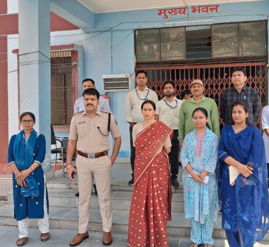 The District Magistrate inspected the Observation Home and the 'Nanhe Kadam' Institute, and laid special emphasis on the safety and facilities of the children.