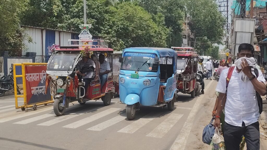 A major toll tax scam in Bihar Sharif! A contract worth ₹5.6 million has been reduced to ₹2.85 million, yet drivers are still being extorted.